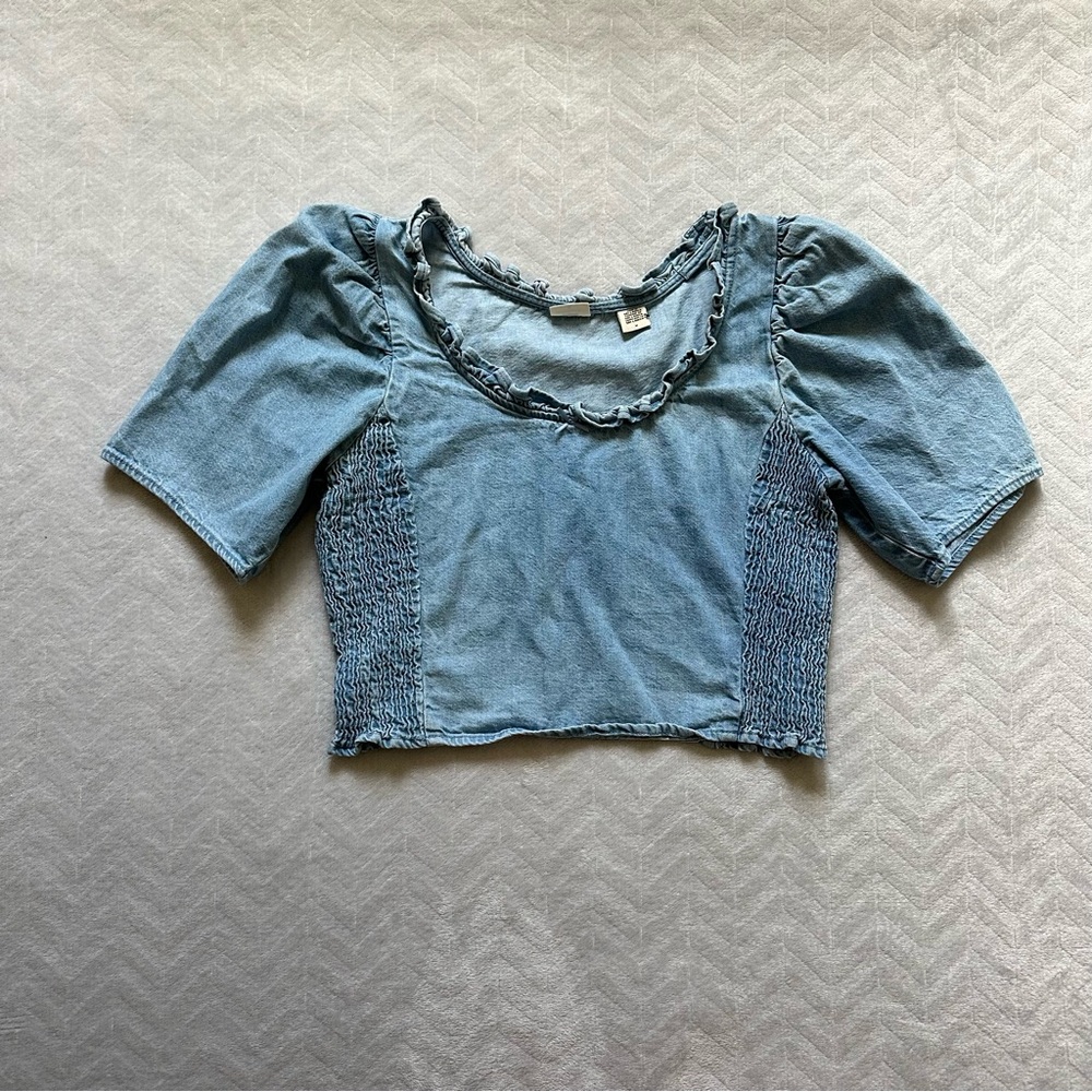Levi’s Louise Puff Sleeve Smocked Cropped Blouse Denim Blue Size M - Picture 2 of 10